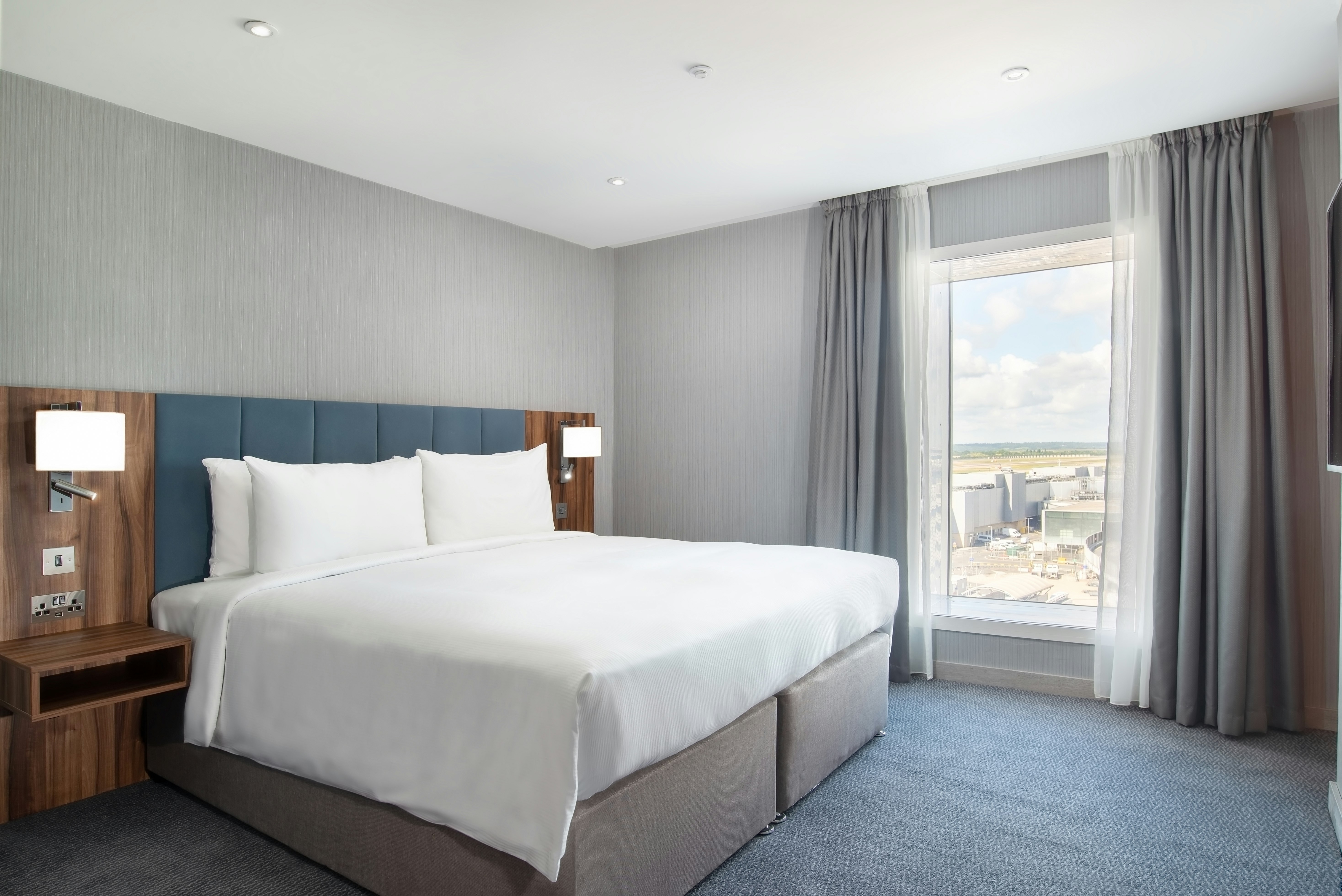 JUNIOR SUITE, KING BED