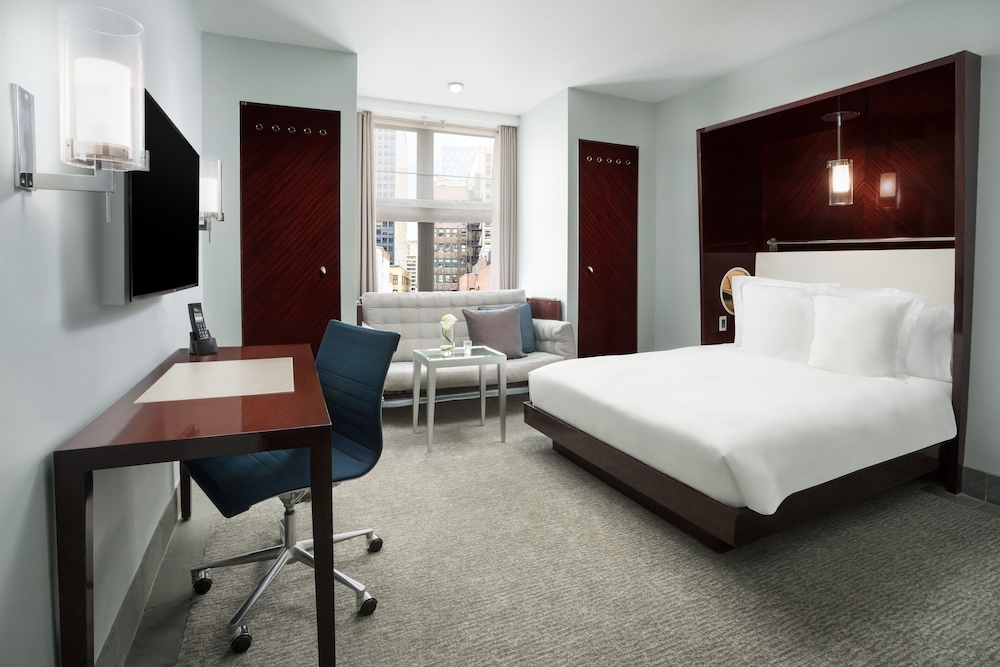 STANDARD, QUEEN BED