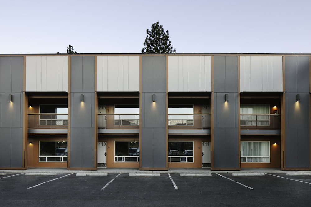 Waypoint Hotel 4/62