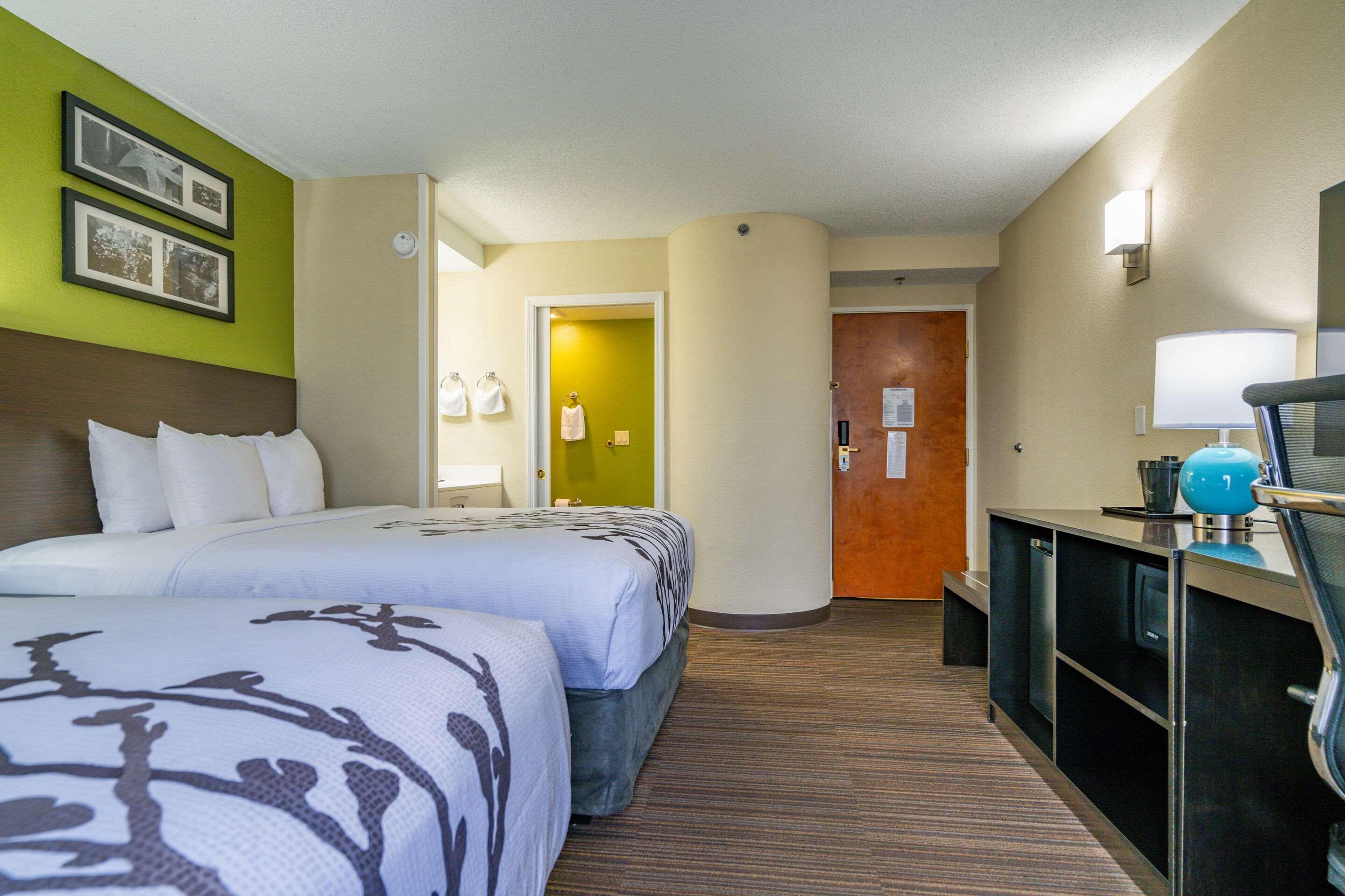 BUSINESS, 2 QUEEN BEDS, ACCESSIBLE