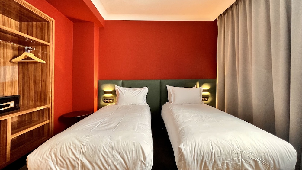 SUPERIOR, TWIN BEDS