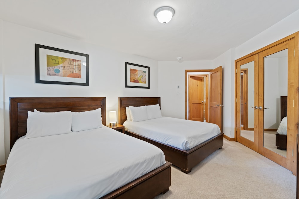 The Vail Spa Condominiums 10/76
