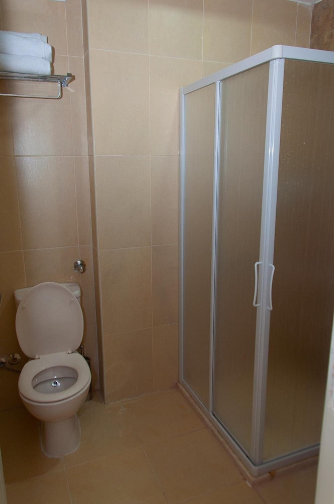 Elaria Hotel 66/68