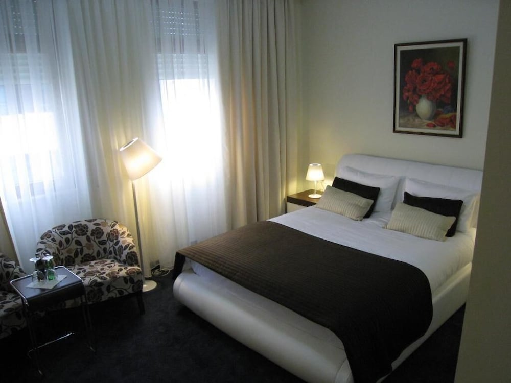 STANDARD, DOUBLE BED, ACCESSIBLE