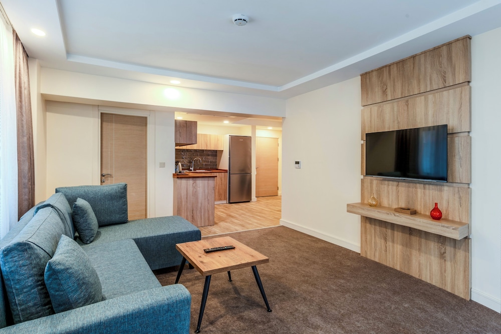 Roys Hotel & Suites 28/50
