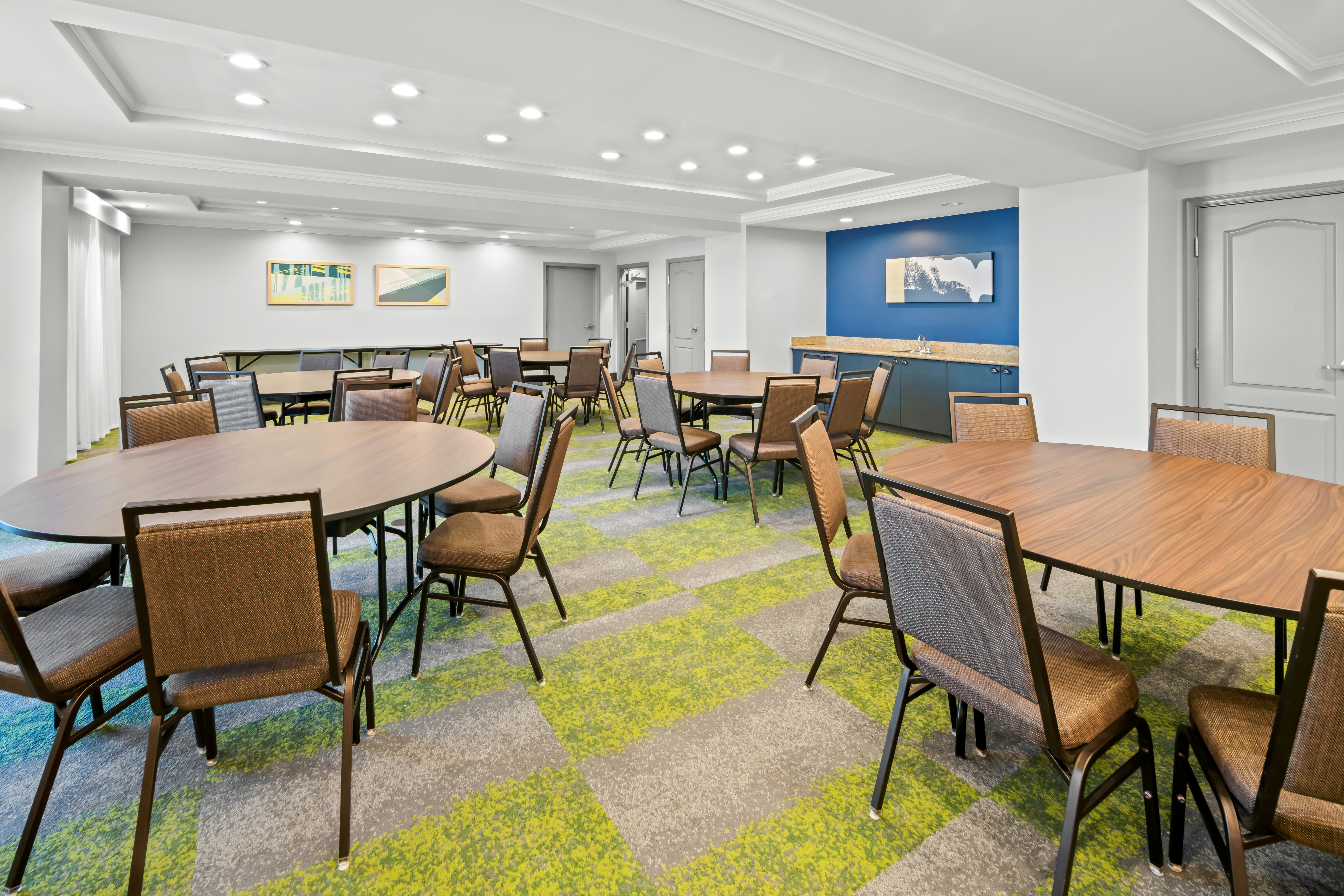 Spark by Hilton Woodbridge 16/18