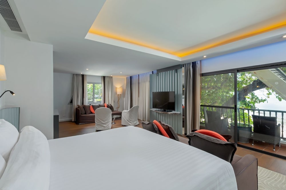 SUITE, BEACH FRONT
