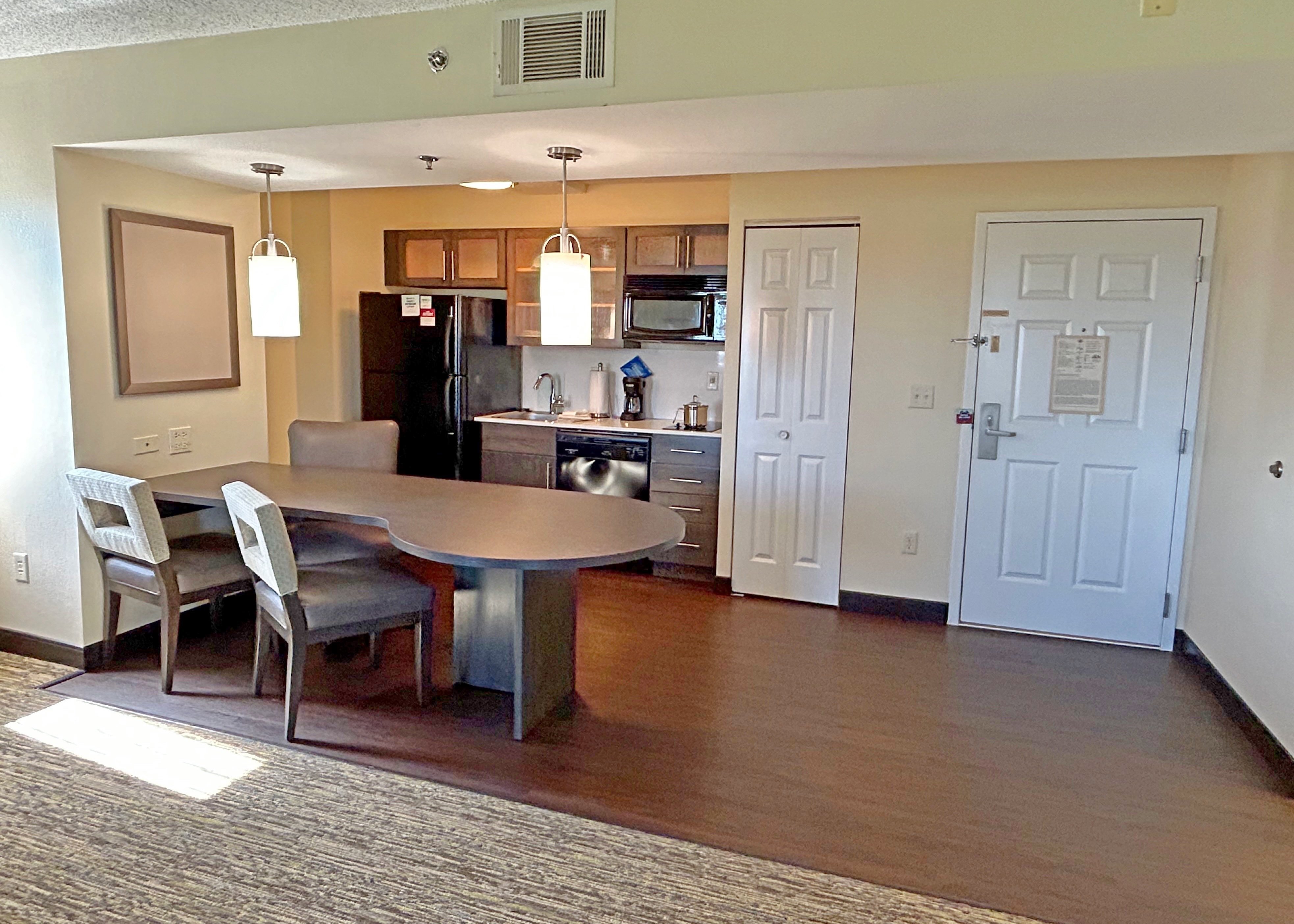Candlewood Suites Indianapolis Downtown Medical District 7/73
