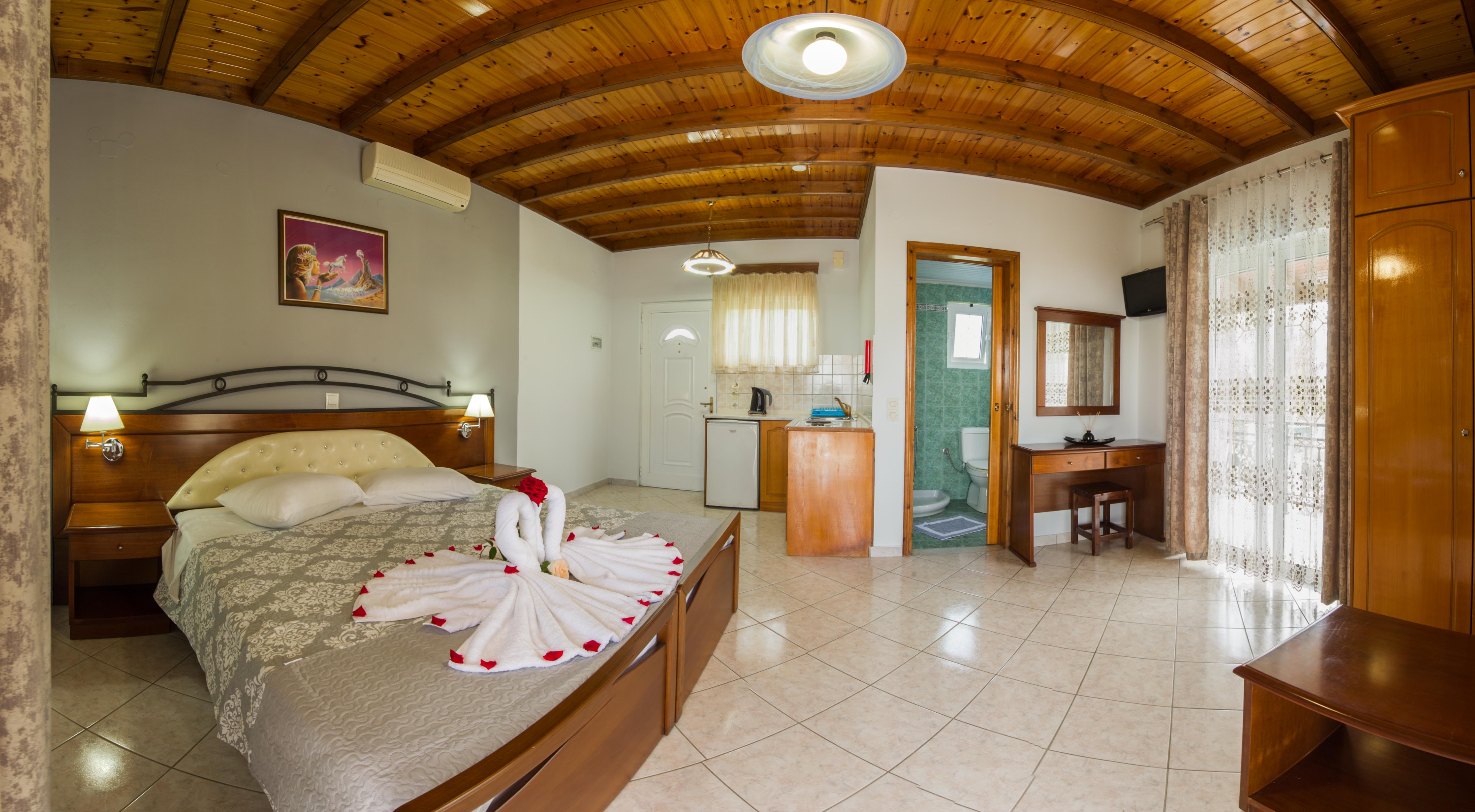 Makis Studios And Apartments 13/28