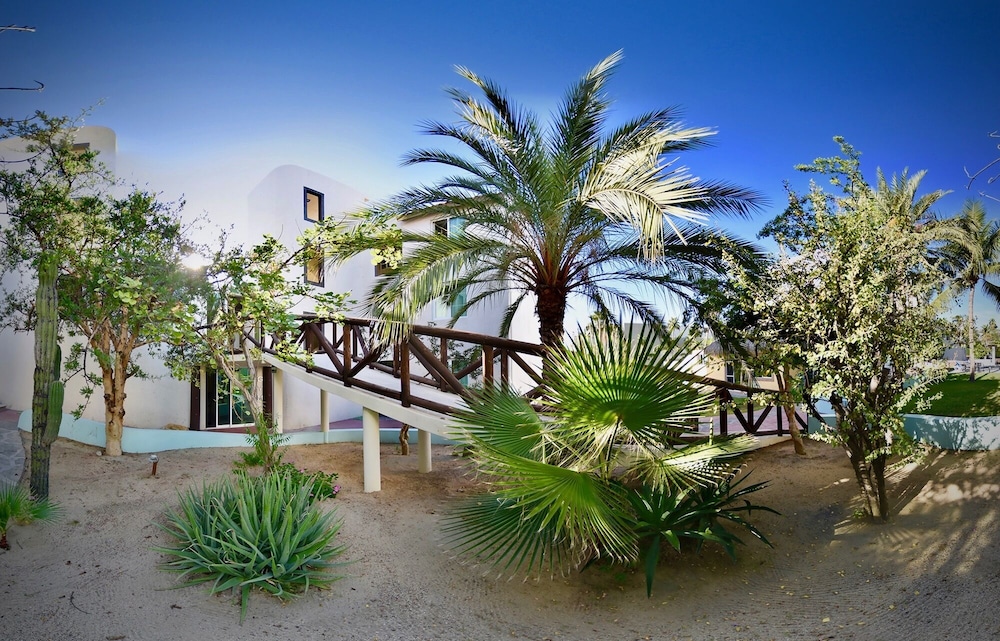 Santa Maria Hotel And Suites 37/47