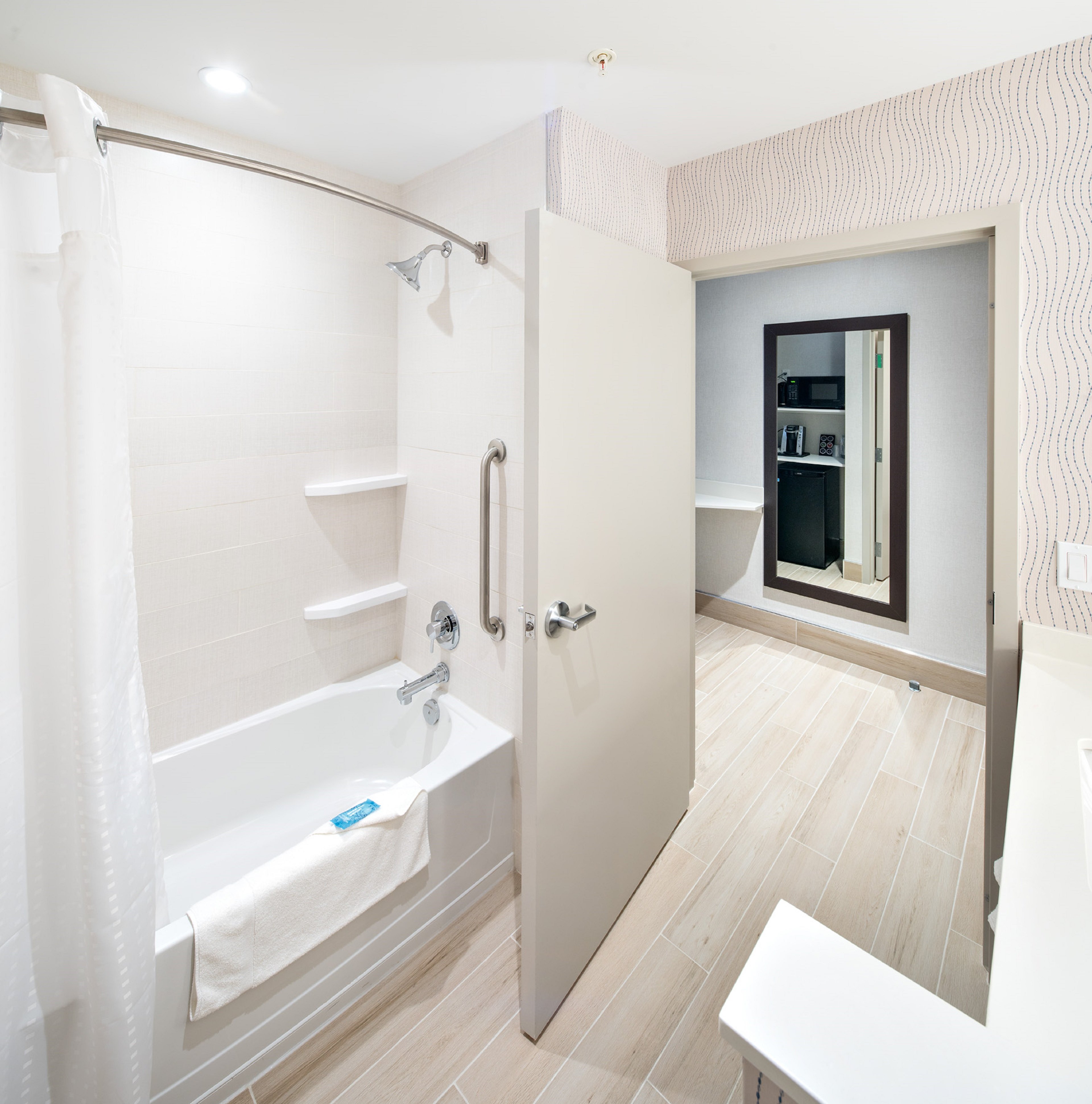 HOLIDAY INN EXPRESS RED DEER NORTH 37/38