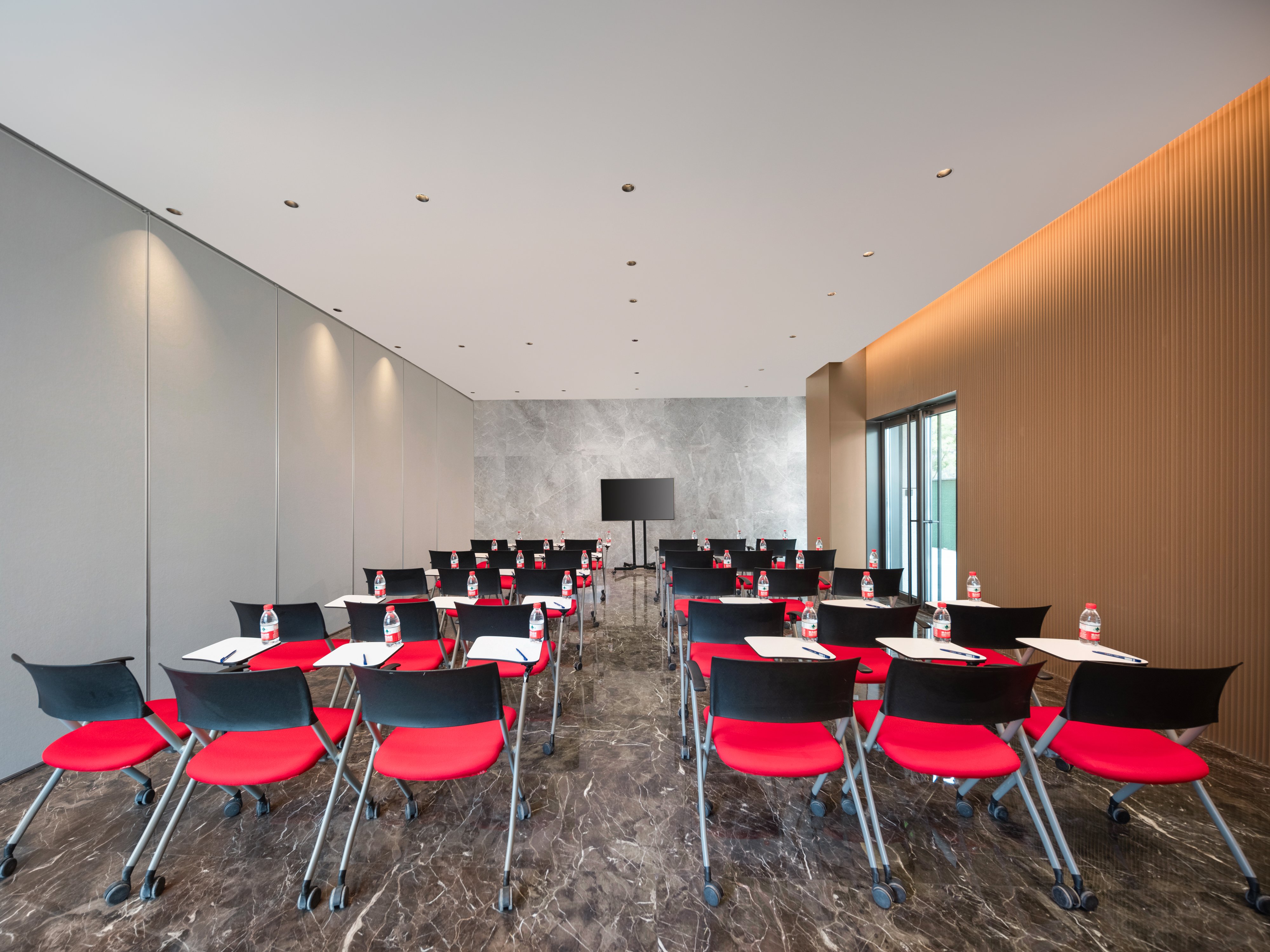 Holiday Inn Express Beijing Mentougou 31/35