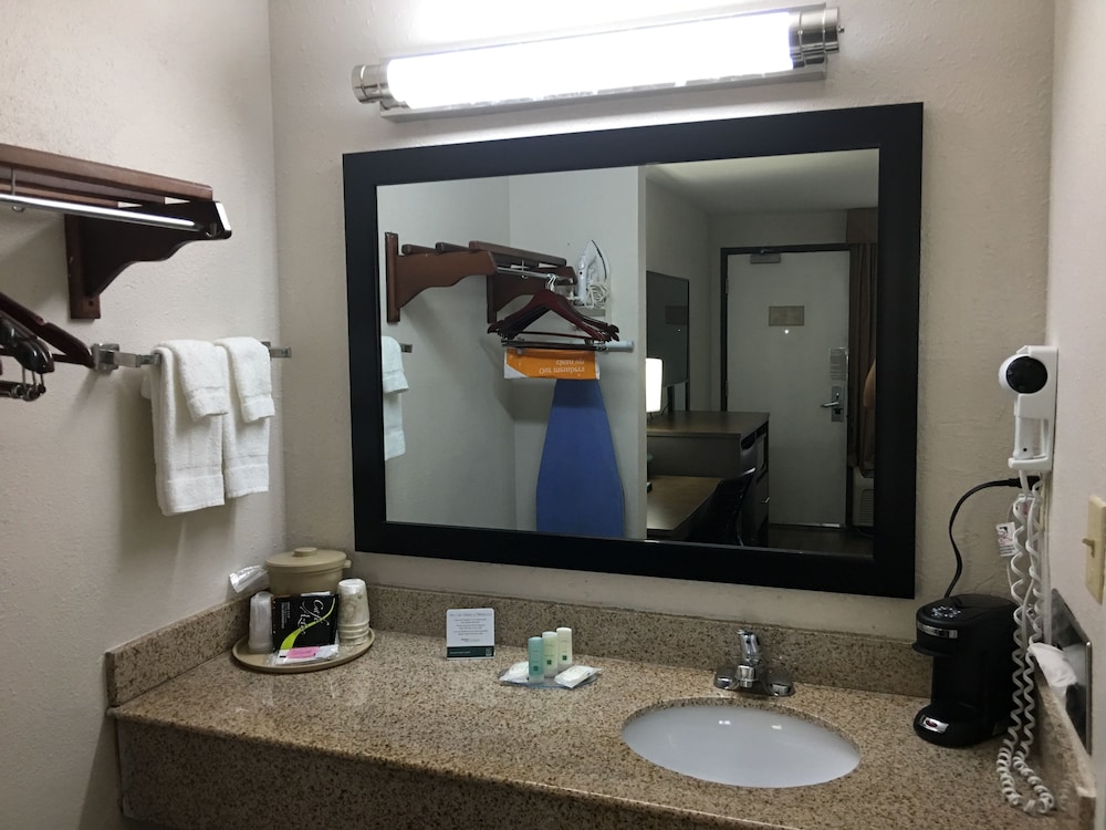 Quality Inn Greenville Near University 18/37