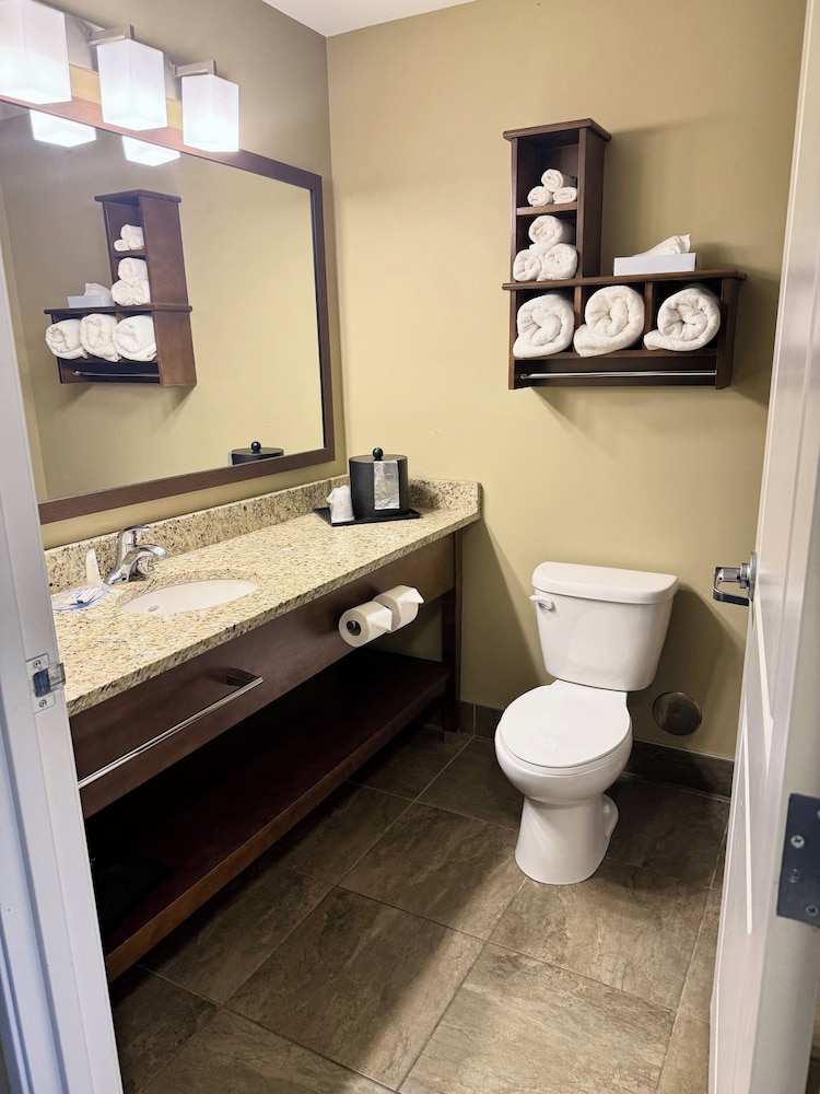 GrandStay Hotel & Suites - Delano 20/21