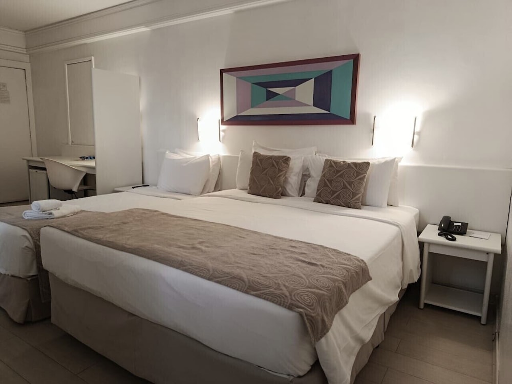 غرفة سوبيريور رباعية بسرير مزدوج وسريرين منفصلين، Boulevard Plaza Hotel 6/10