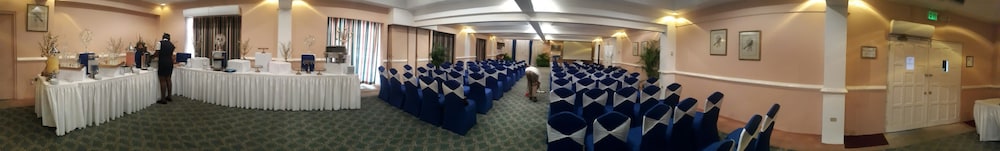 Coco Reef Resort & Spa 24/56