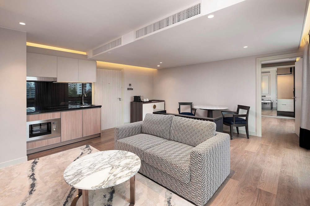 Radisson Hotel Chateau de Bangkok 27/48