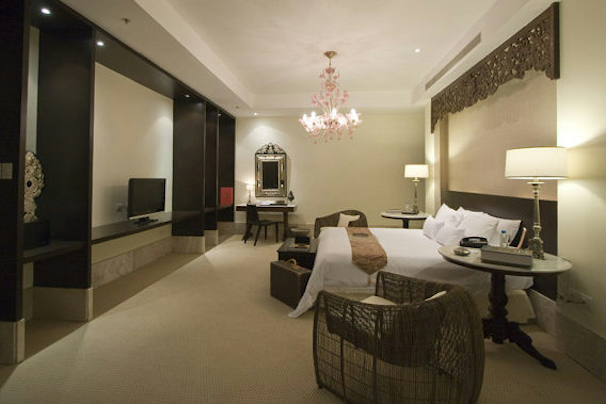 Waterfront Cebu City Hotel and Casino 36/38