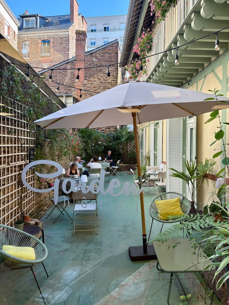 GARDEN HOTEL 48/89