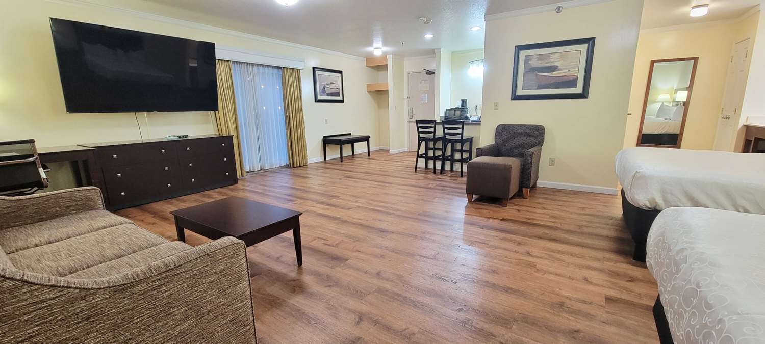 Best Western Plus Northwoods Inn 62/80