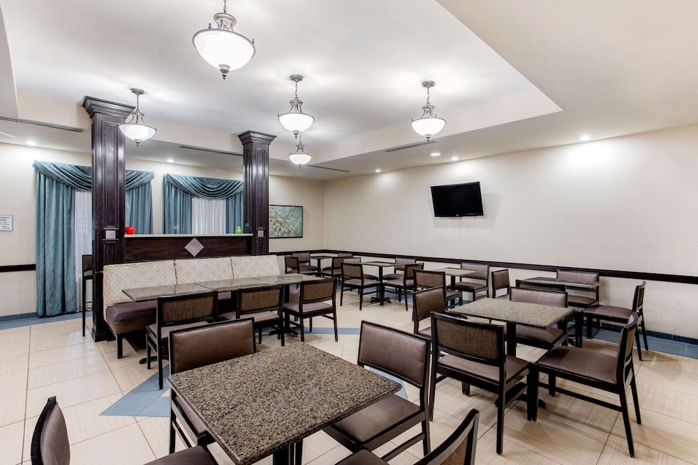 Spark by Hilton Plainfield Indianapolis Airport 29/43