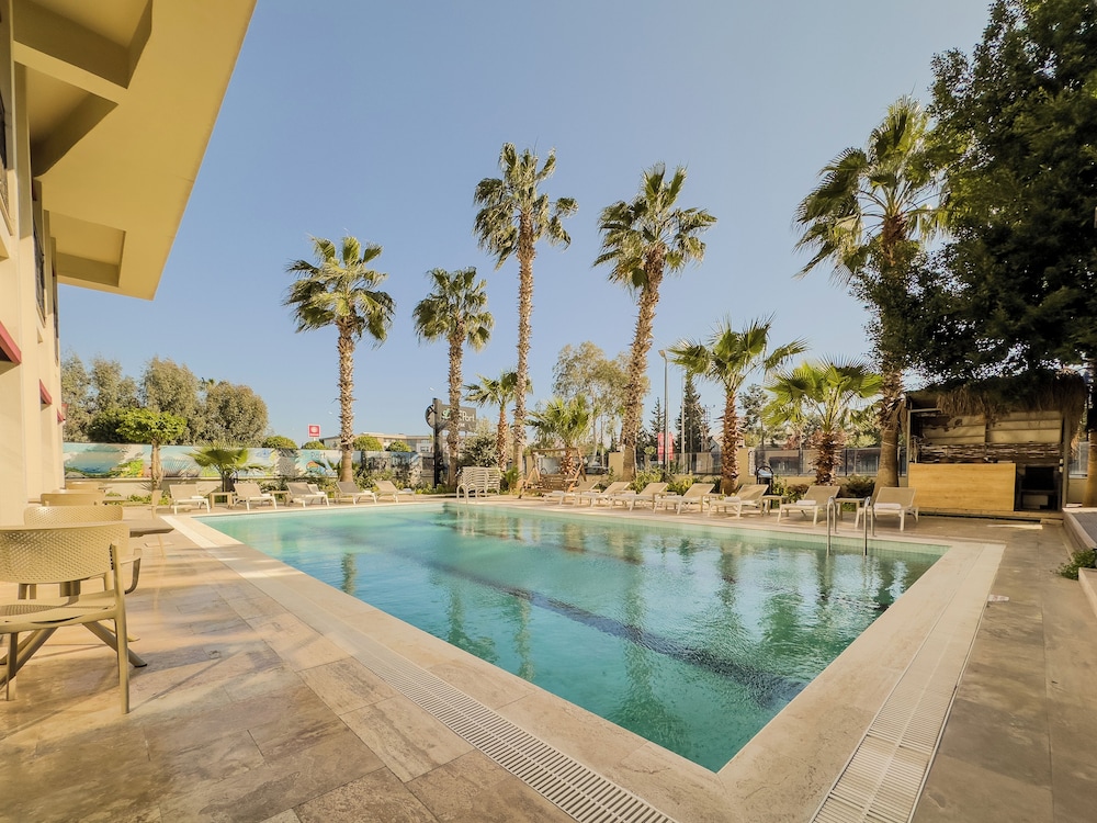 Leaf Port Boutique Hotel 46/50