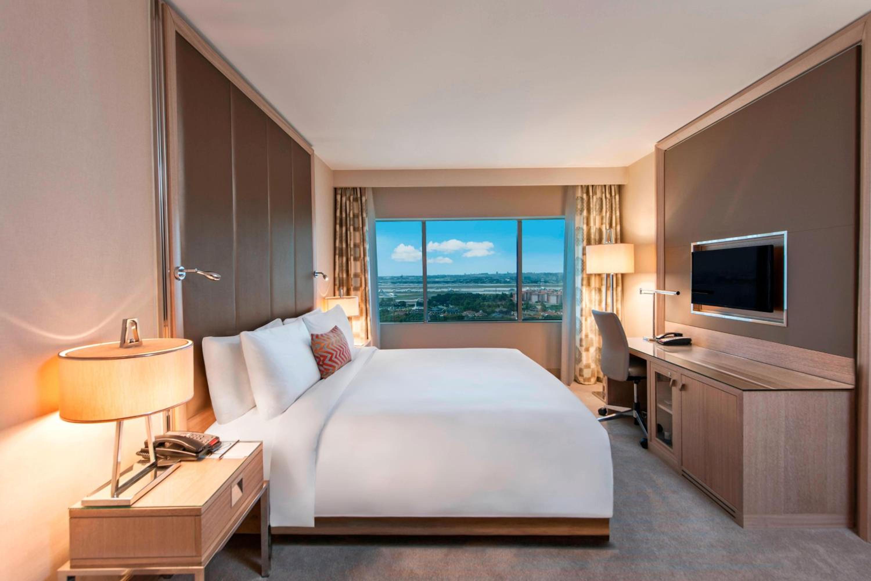 Executive, King Bed, City View, Club Lounge Access