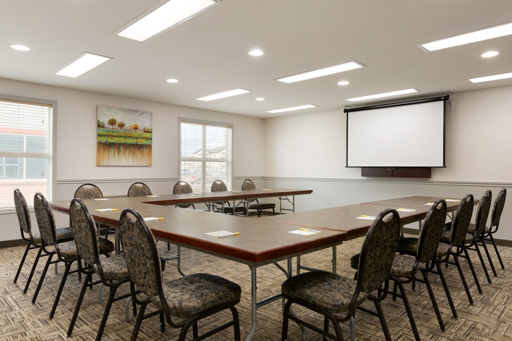 Days Inn by Wyndham Steinbach 41/43