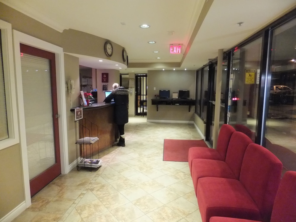 North Vancouver Hotel 8/52
