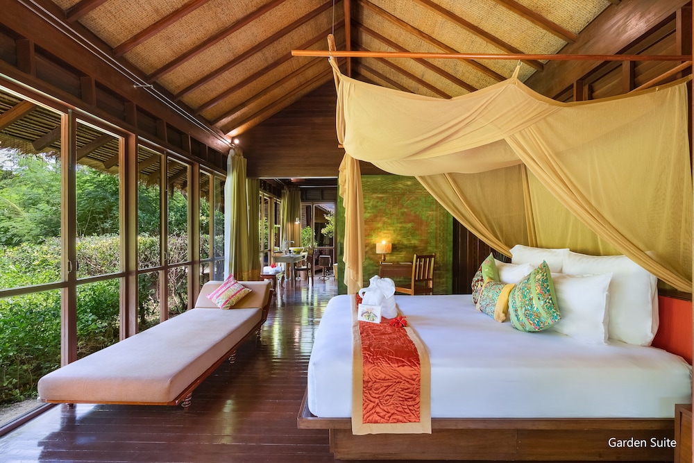Outrigger Phi Phi Island Resort 30/100