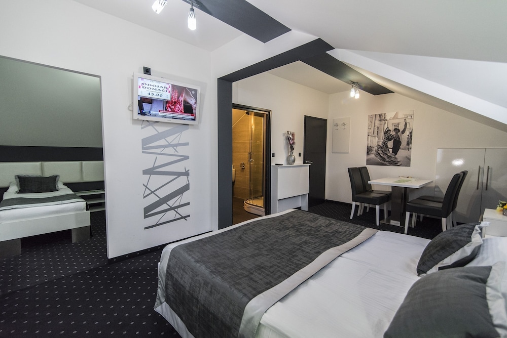 COOL ROOMS ZAGREB AIRPORT 24/62