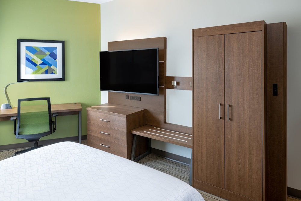 Holiday Inn Express Colorado Springs(Airport) 20/55