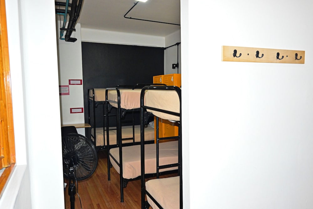 Hostel Mundo Joven Catedral 47/50