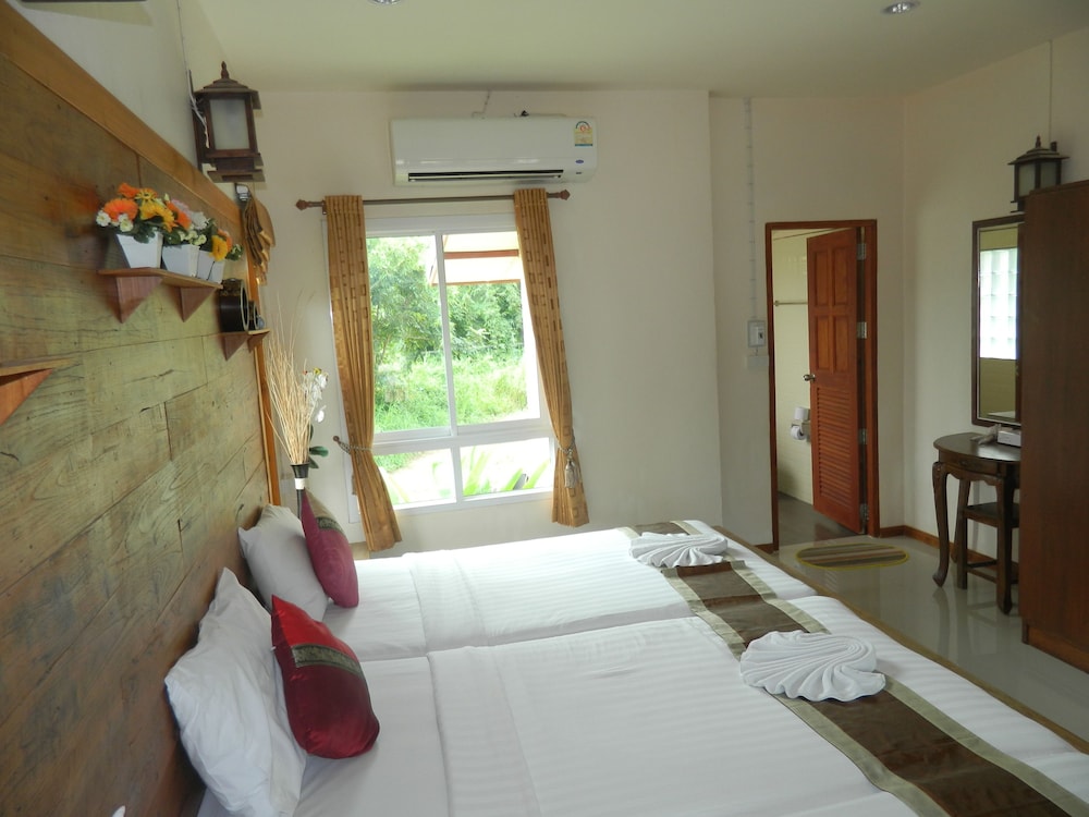 VILLA, POOL ACCESS