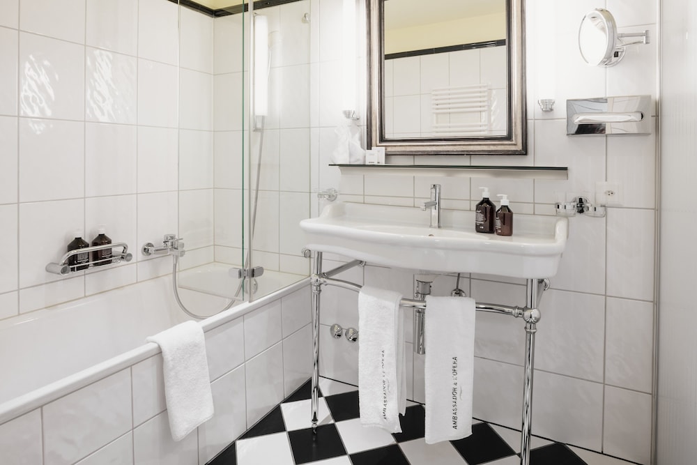 Small Luxury Hotel Ambassador Zurich 10/48