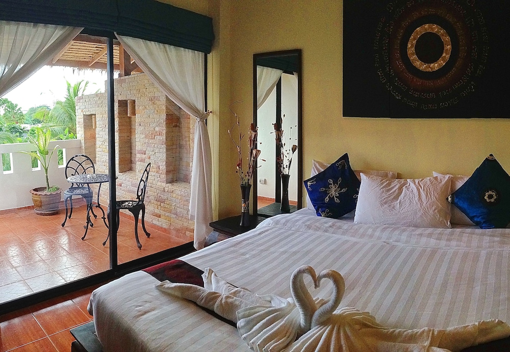 Baan Suay Hotel 17/40