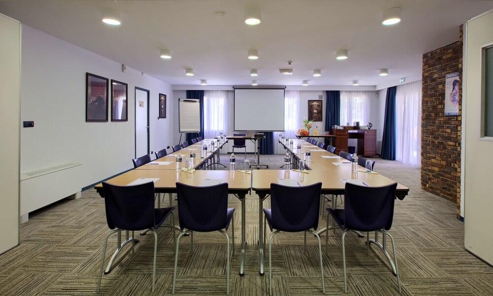 Hotel Kyriad Libourne - Saint Emilion 24/34