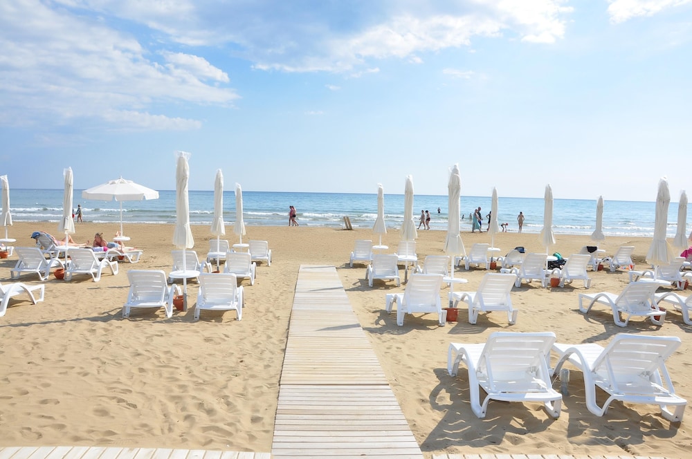 Cinar Family Suite Hotel 48/50