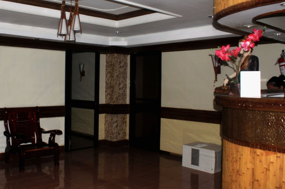 Goldberry Suites and Hotel Mactan 7/49