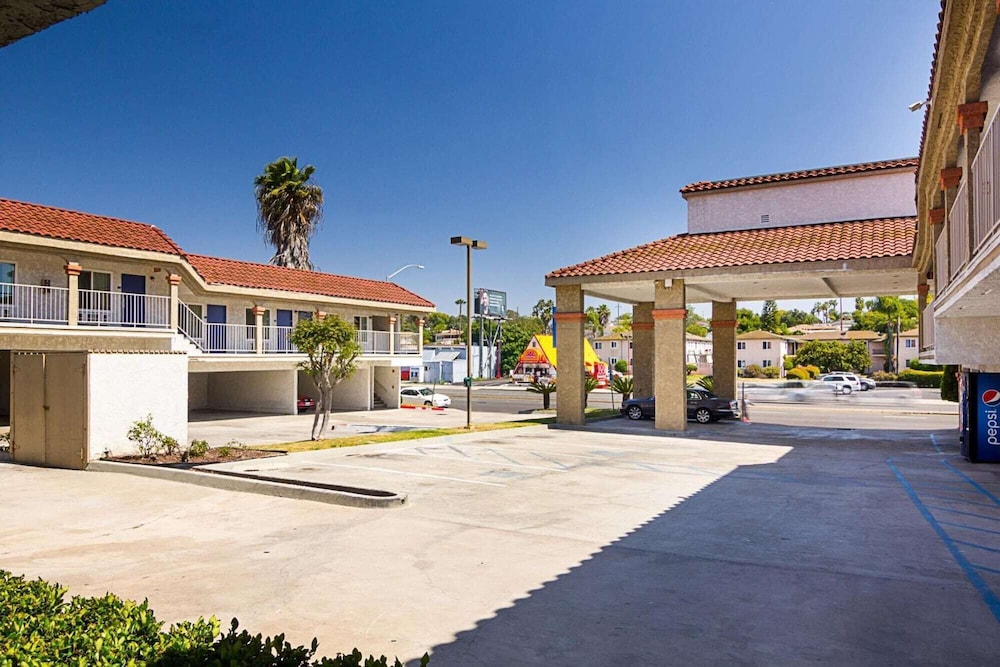 Motel6 La Mesa, CA 49/67