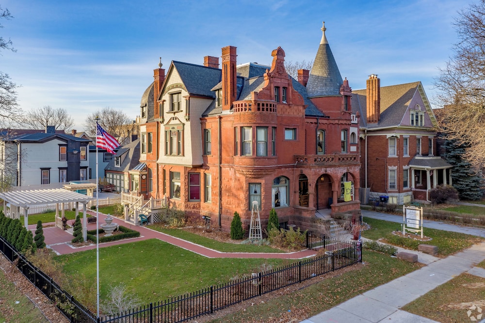 Schuster Mansion Bed & Breakfast 44/51
