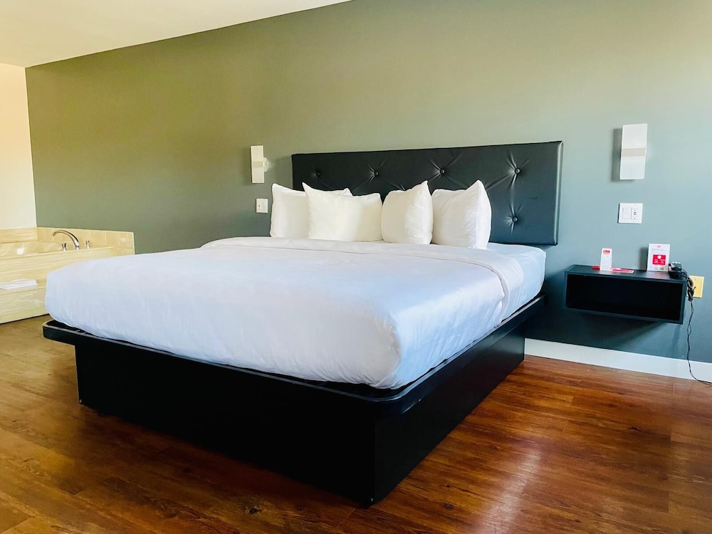 Room at Econo Lodge Brossard, QC, BROSSARD - QUEBEC