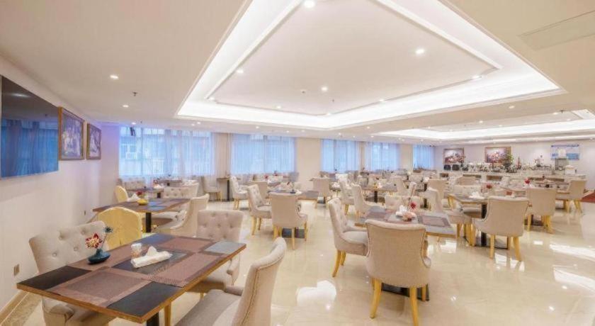 Vienna Hotel Huizhou (Huabianling Square Branch) 38/50