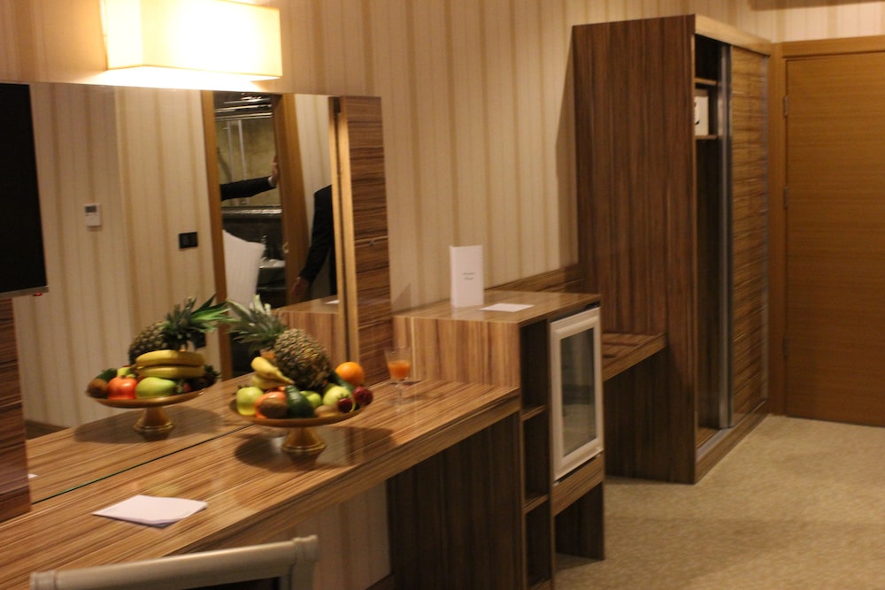 Neba Royal Hotel 24/50