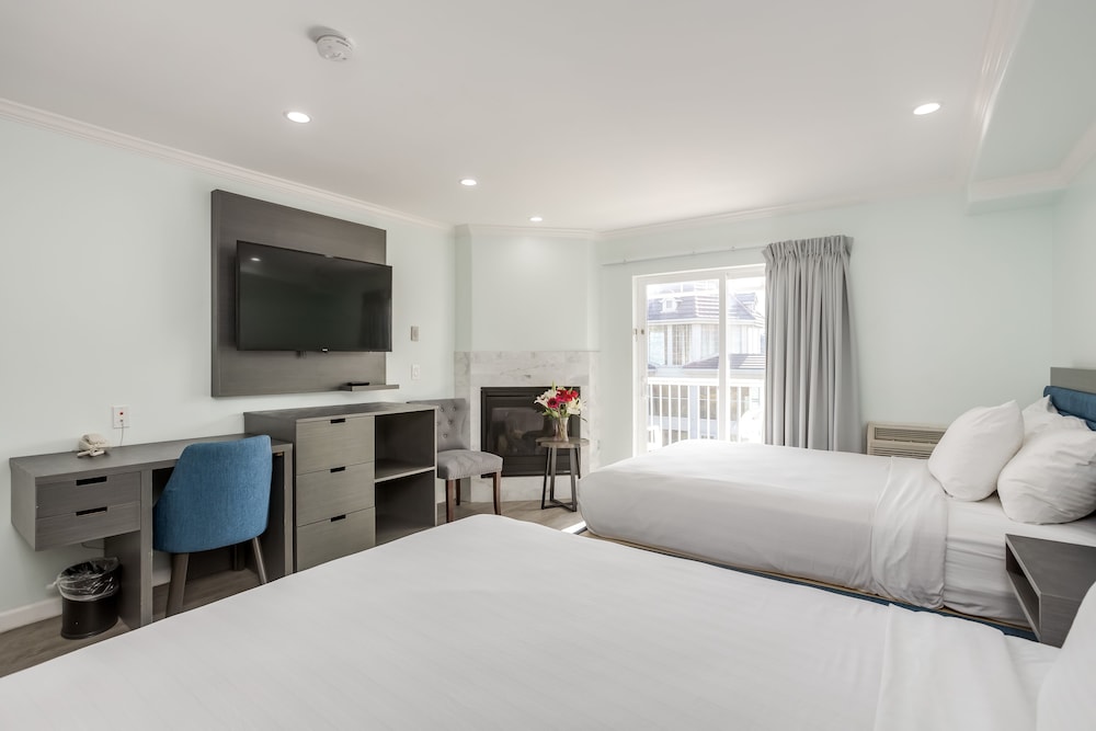 Pacifica Beach Hotel 9/56