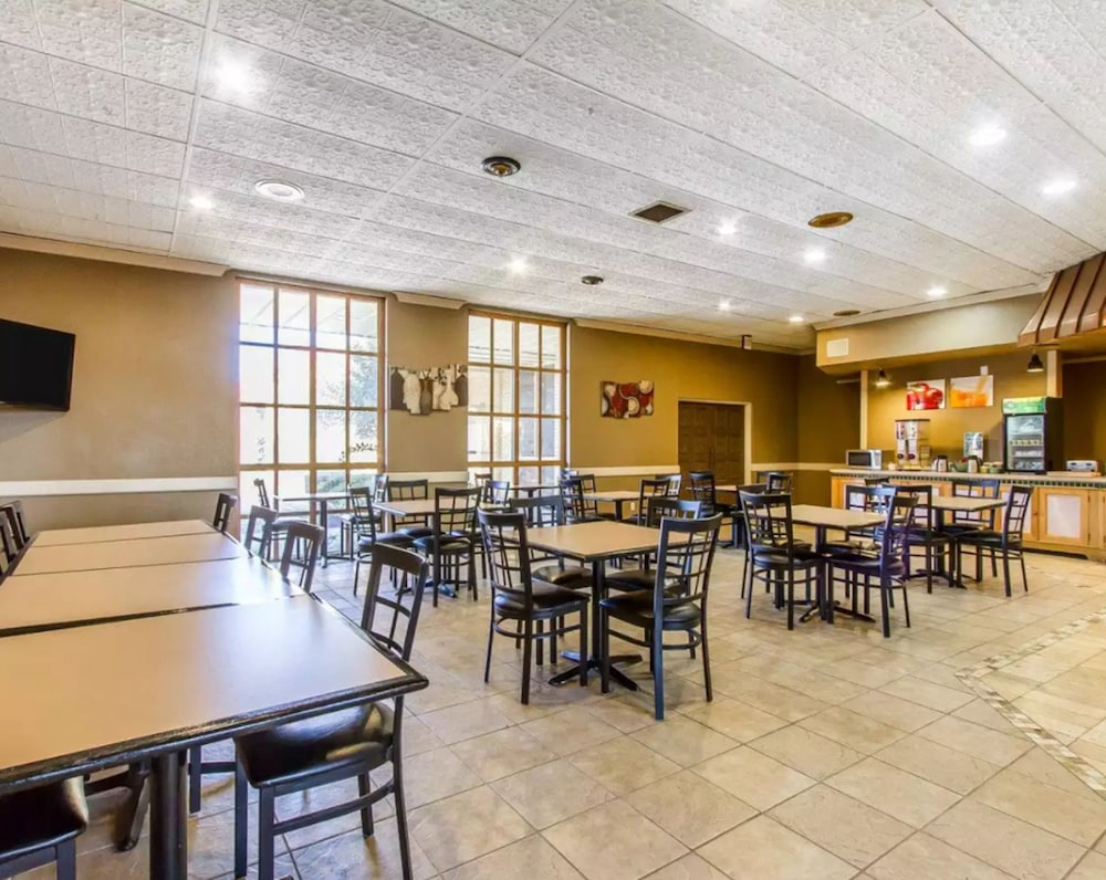 Quality Inn Ada near University 34/43