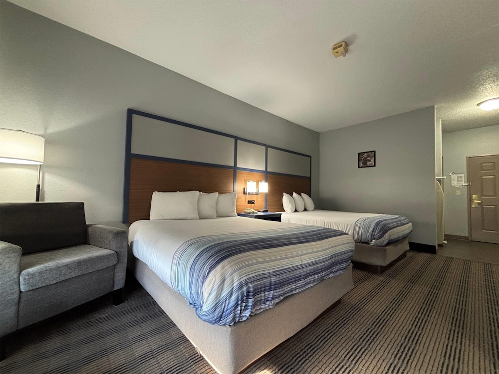 AmericInn by Wyndham Galesburg 19/59