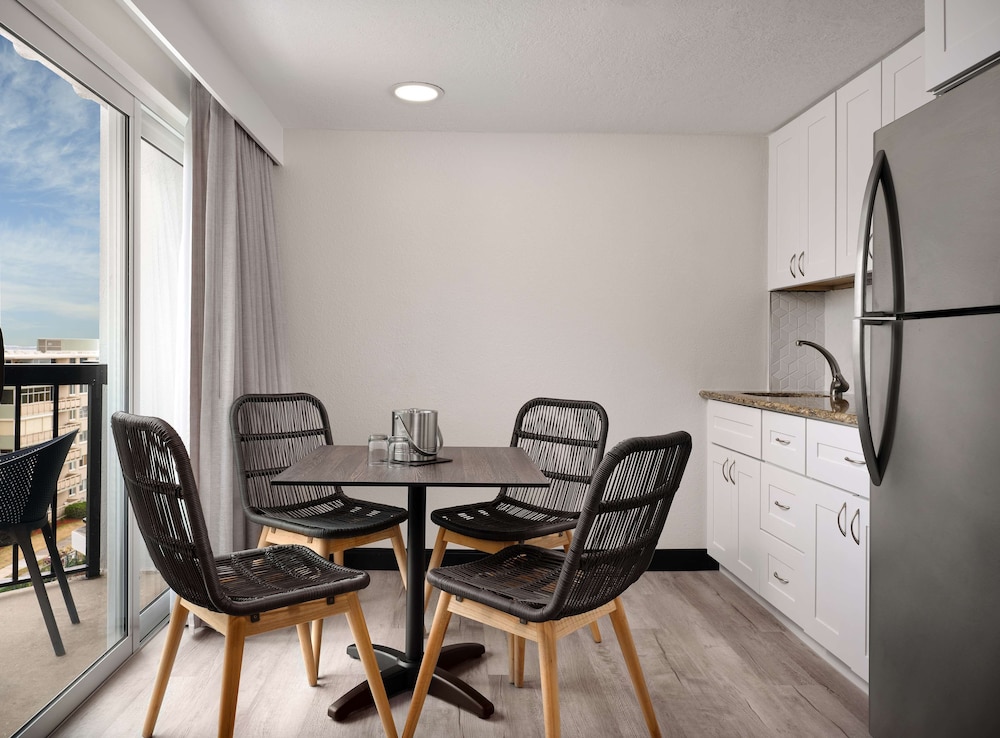 Hilton Garden Inn Cocoa Beach Oceanfront 48/79