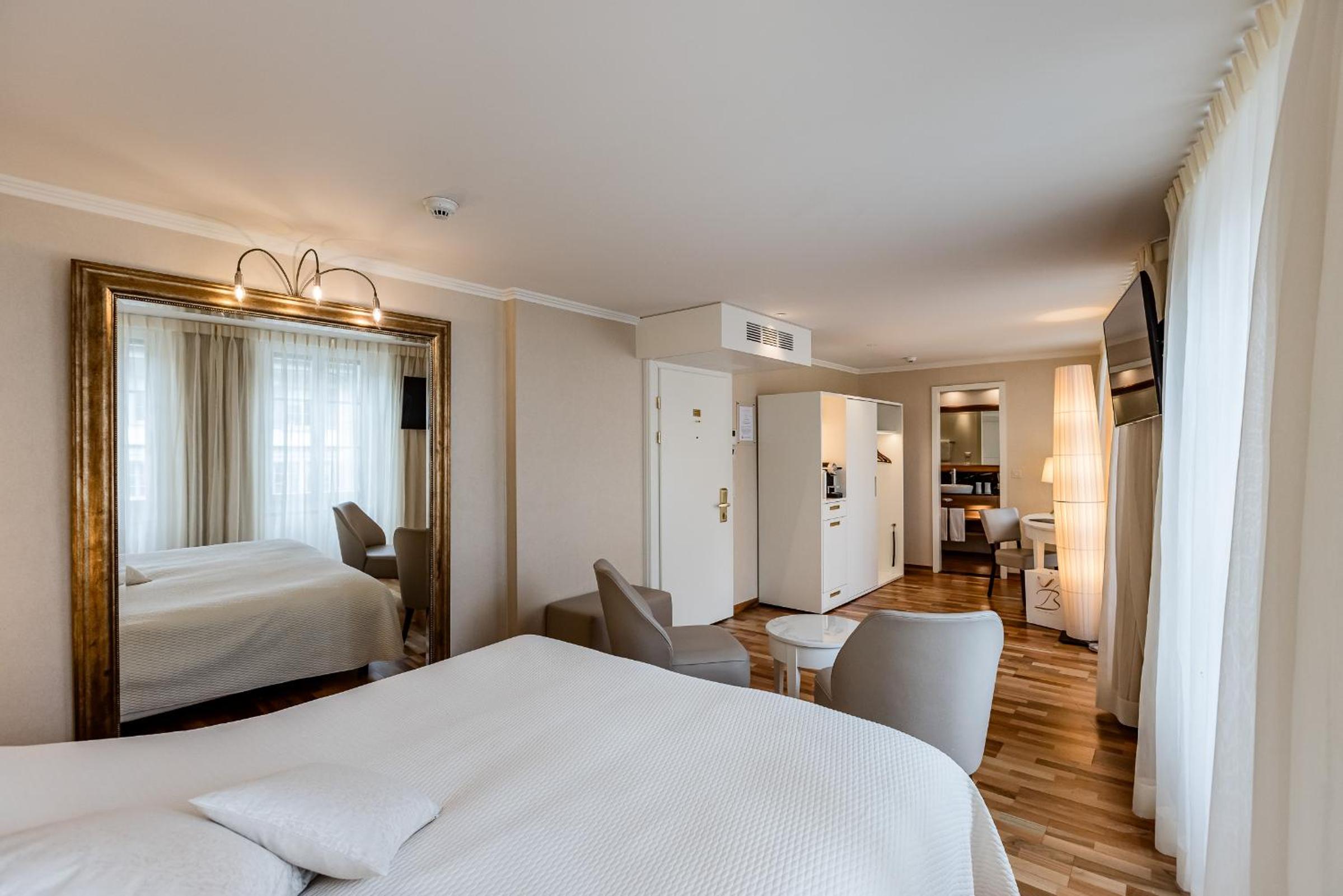 Room, Triple, City View