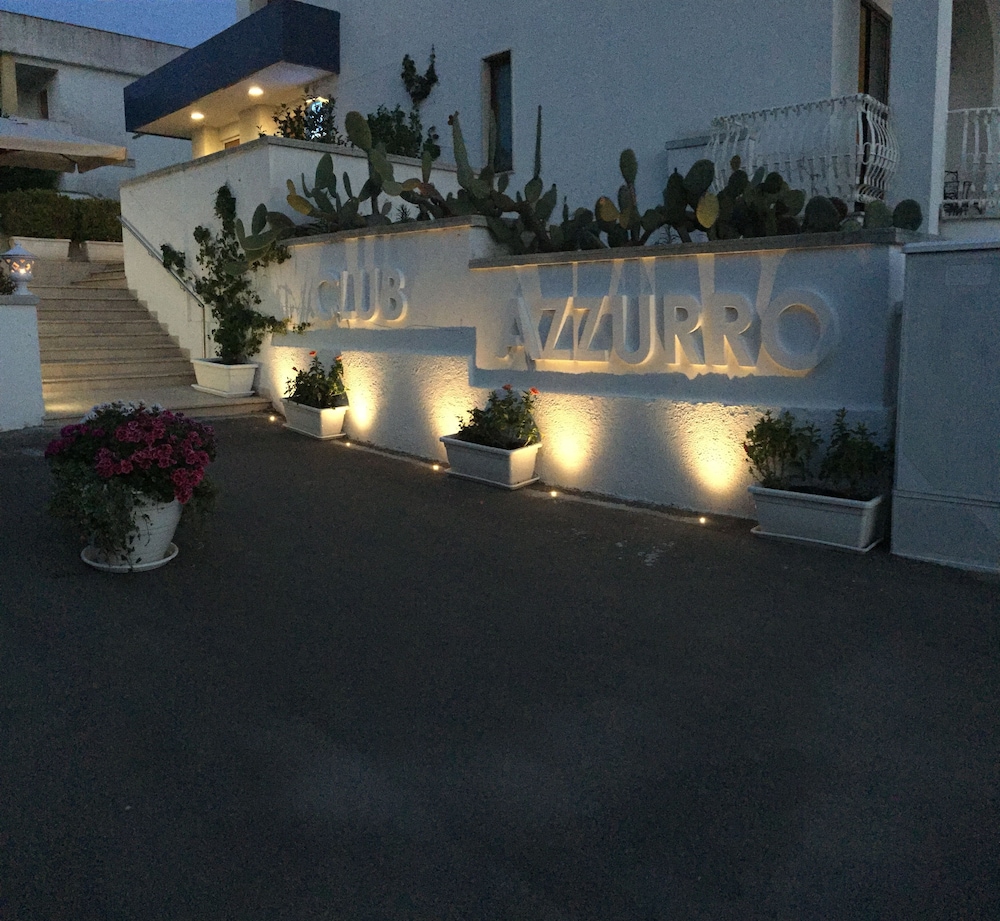 Club Azzurro Hotel & Resort 48/52